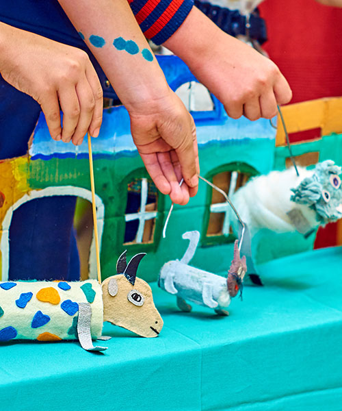 A.L.M.A. Arts, Language and Music Alliance; Classes